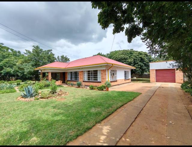 3 BEDROOM HOUSE FOR SALE IN THREE RIVERS